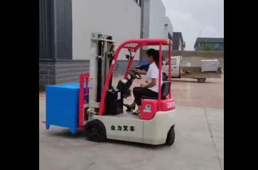 假如动物变成人大约便是她画的这样！